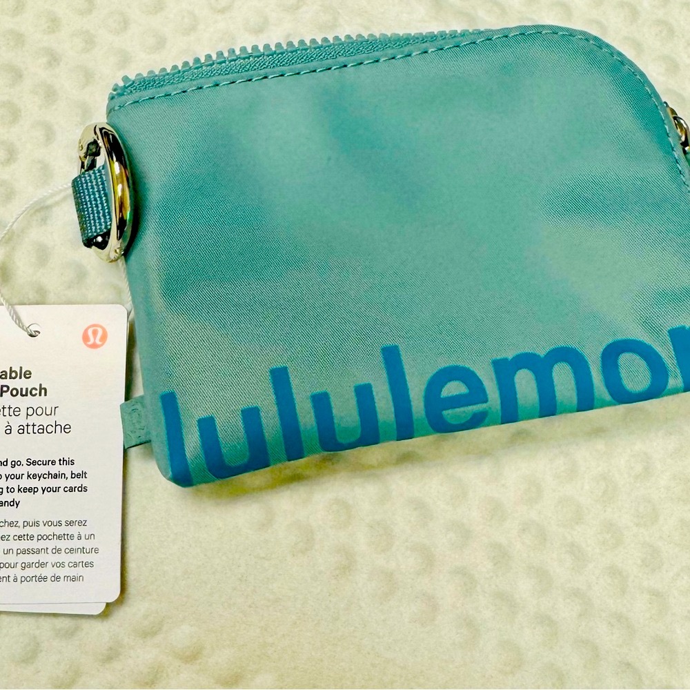 Lululemon Clip-able Card Pouch, NWT!